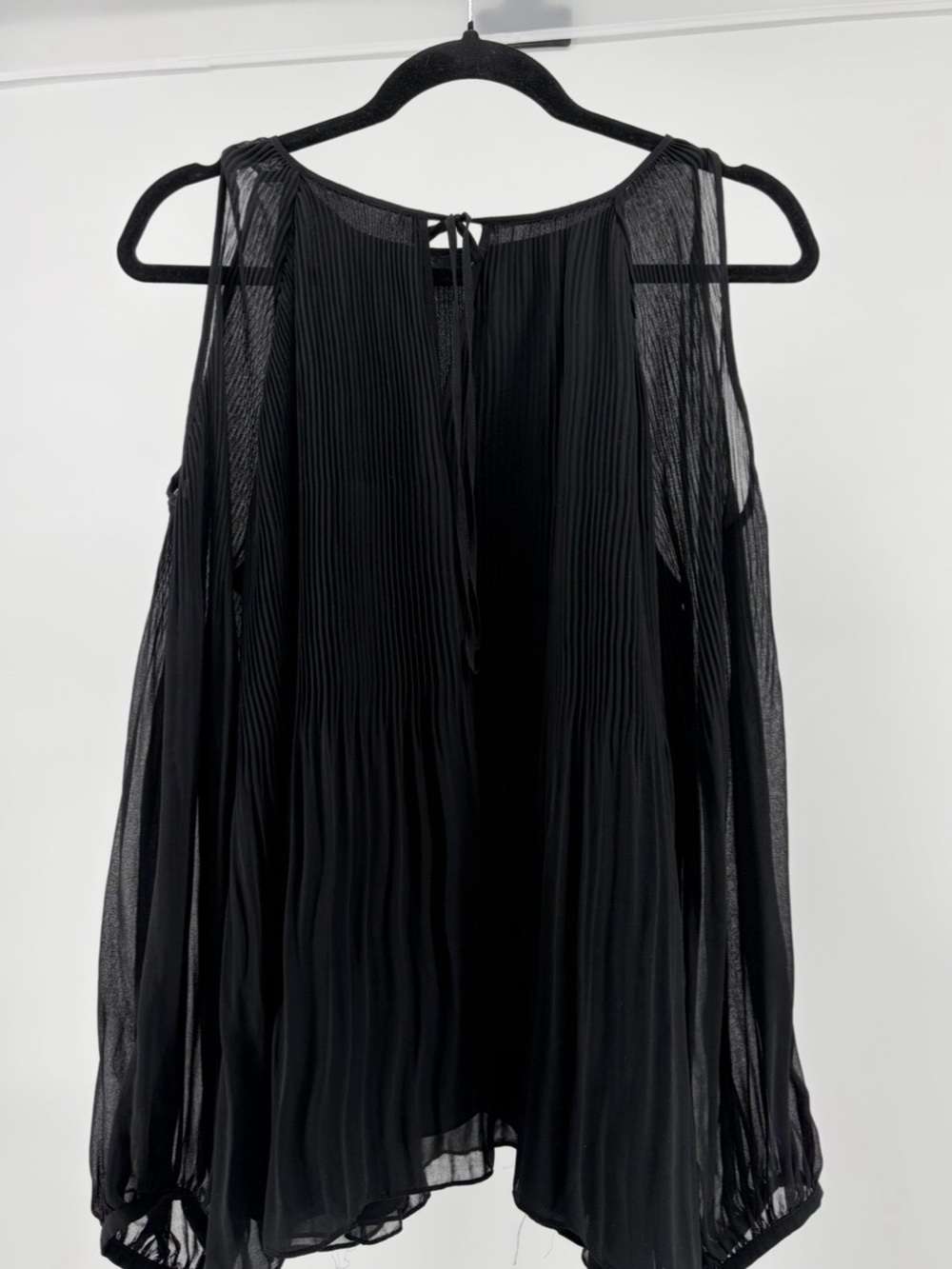 Sanctuary Womens Flowy Open Shoulder Lined Blouse, Black, Medium